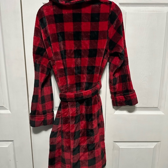 Robe - Picture 3 of 3